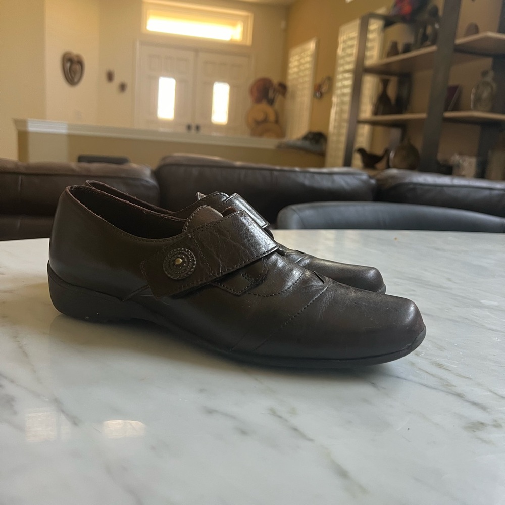 Monroe American shoes